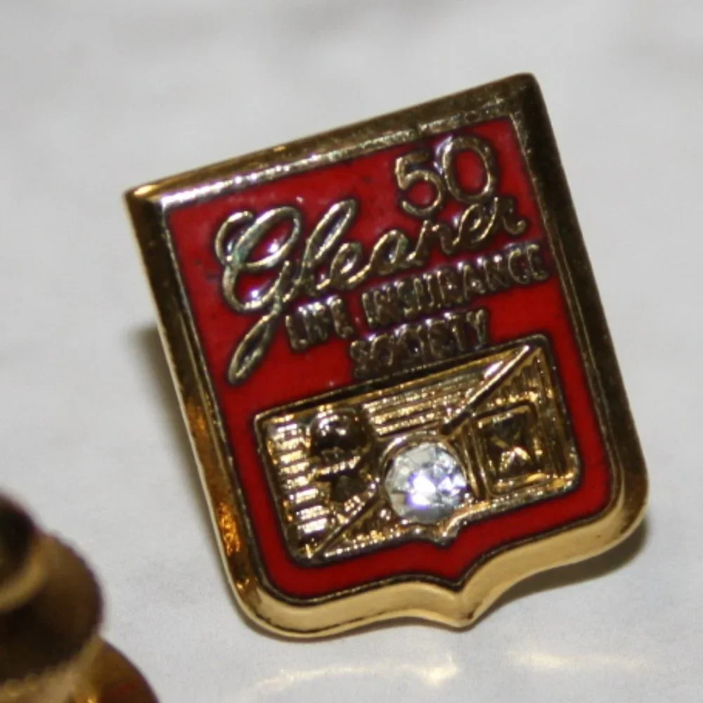 💎🔴 Vintage Gleaner Life Insurance Lapel Pin · 0.5